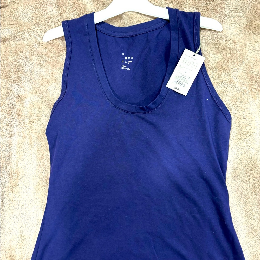Woman’s tank top size small